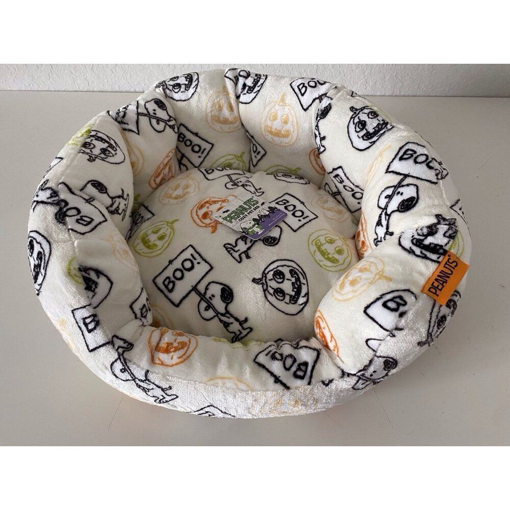 Peanuts Snoopy Small Dog Pet Cozy Cuddler Bed Halloween BOO Pumpkin 19 X 15 X 7”